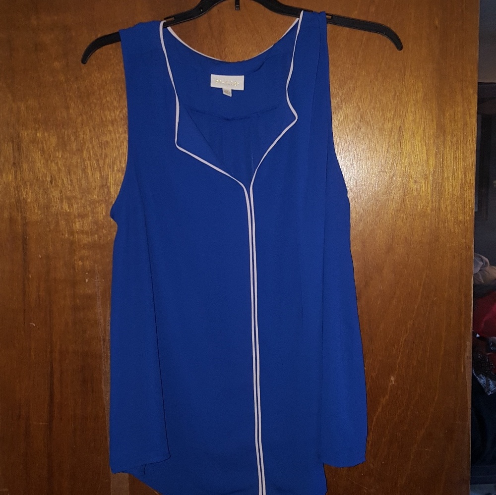 Blue tank, lilac piping